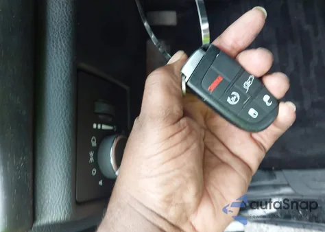 2017 Jeep Grand Cherokee Laredo 4X4 z USA, uszkodzony, nr VIN 1C4RJFAG0HC683881